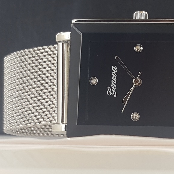 Geneva Unisex Silver Tone Watch with Mesh Band - Picture 2 of 3